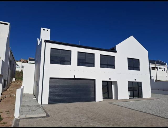 4 BEDROOM HOUSE FOR SALE IN DA GAMA BAY